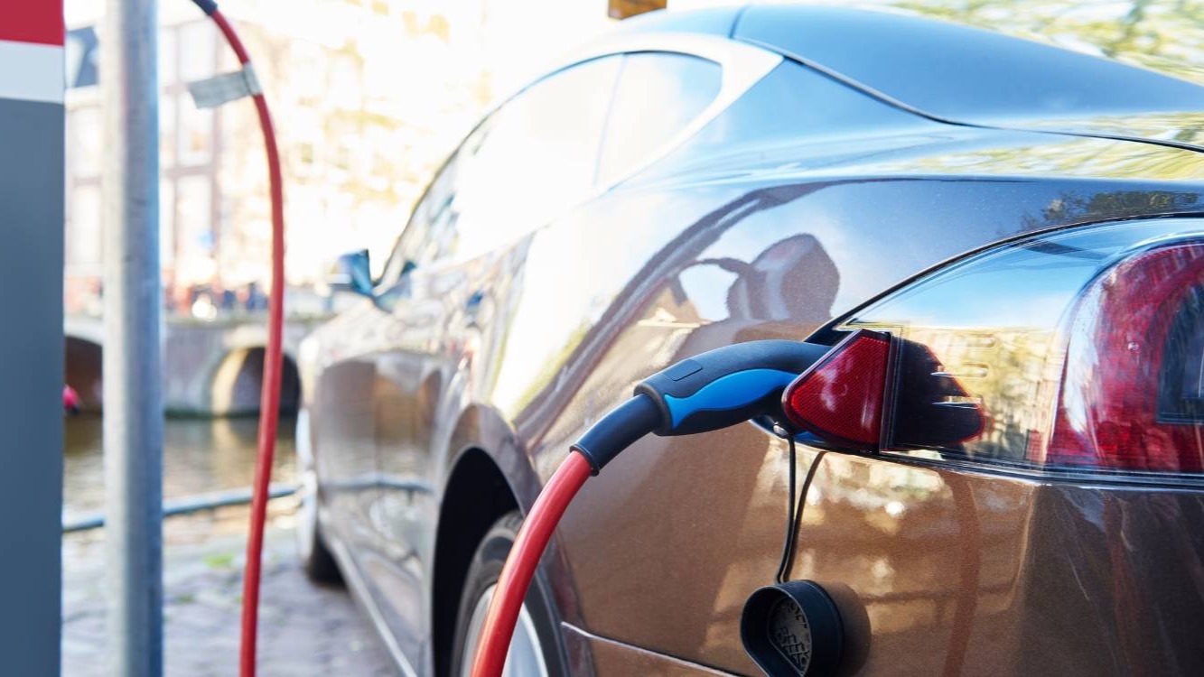 Wallbox de carga para coche eléctrico instalado en una pared