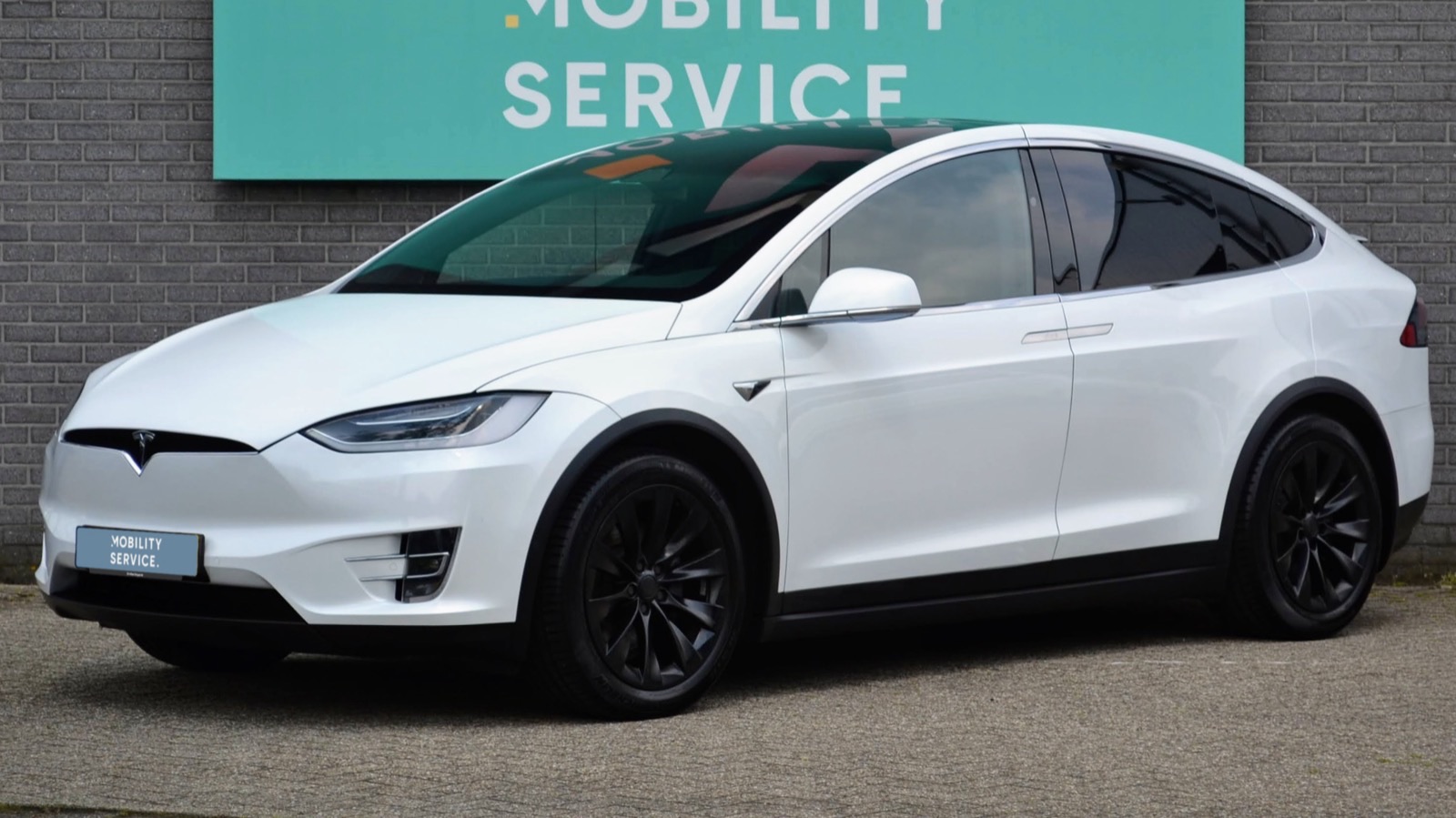 Coche eléctrico de ocasión en un concesionario