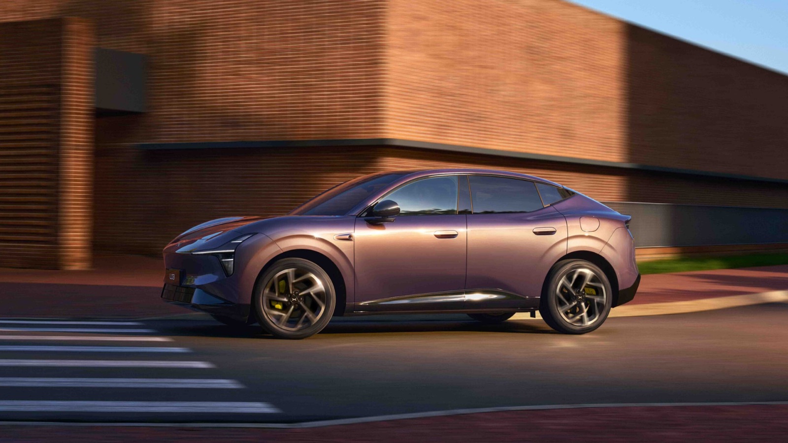 Xpeng L03, SUV coupé eléctrico, vista frontal tres cuartos