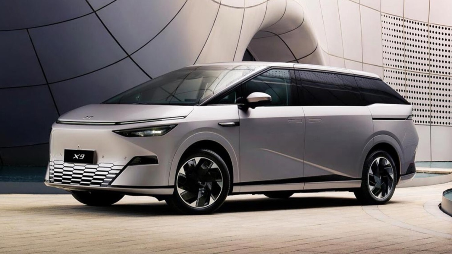 Xpeng X9, monovolumen eléctrico de lujo, vista exterior